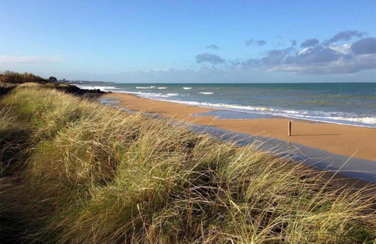 Les Pieds Dans L'Eau - Acces Direct A La Plage Bernieres-sur-Mer Exterior photo